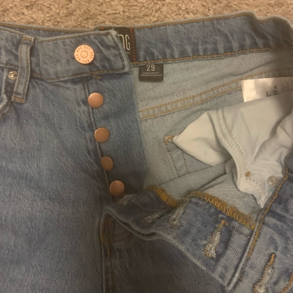 Urban Outfitters High-Waisted Ripped Button Up Jeans - Picture 4 of 4